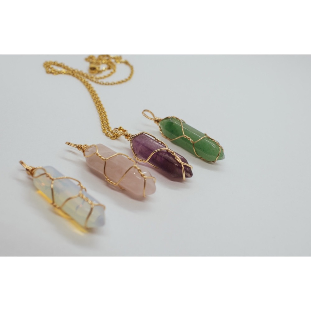 New Wrapped Crystal Pendant & Gold necklace - Picture 4 of 5